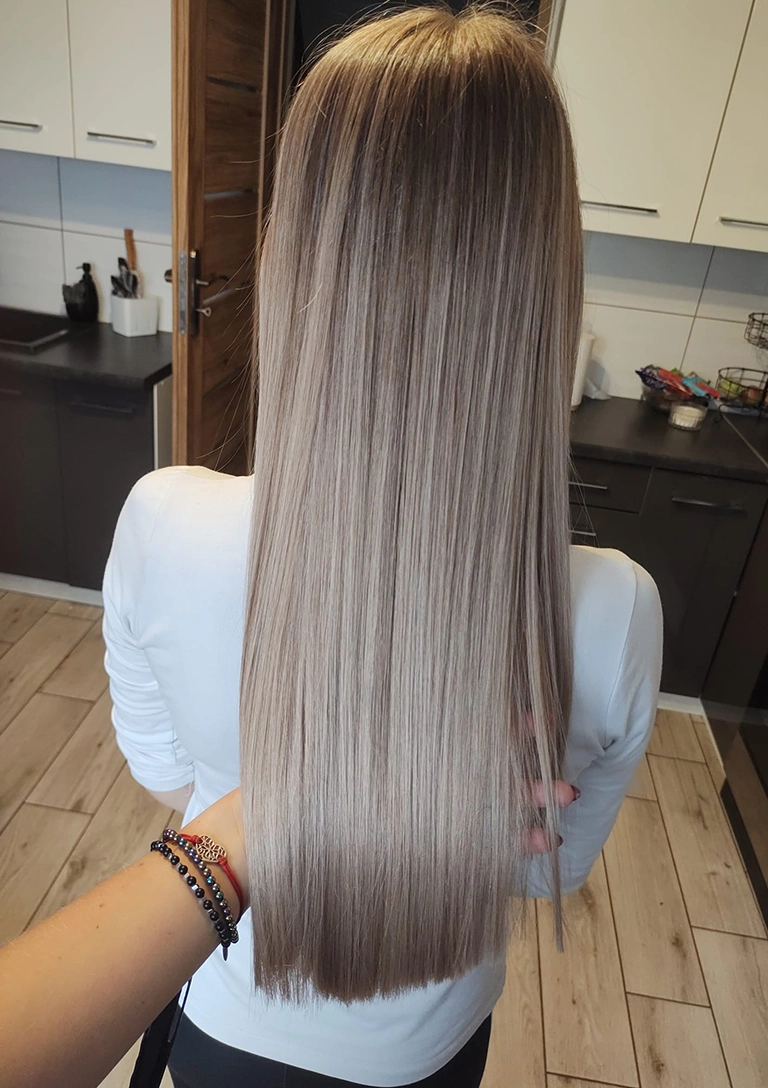 długie proste włosy